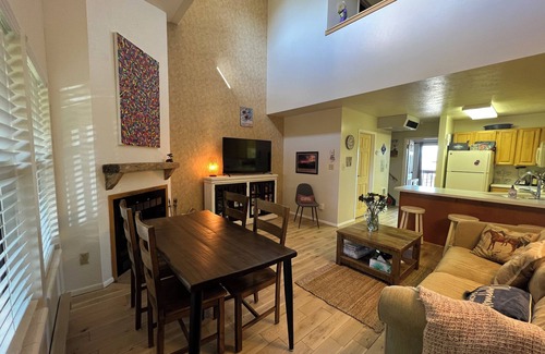 Eden Condo | Cozy with a view!