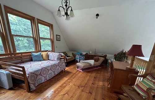 Florida House | Cozy Woodland Retreat nestled in the Berkshires, close to Mass Moca.