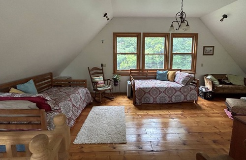 Florida House | Cozy Woodland Retreat nestled in the Berkshires, close to Mass Moca.