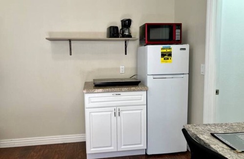 Eastvale Apartment | Cozy Workstay ♡ Steps away from park