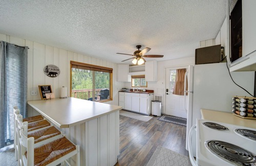 Worley Cabin | Cozy Worley Cabin w/Lake Access + Gas Grill!