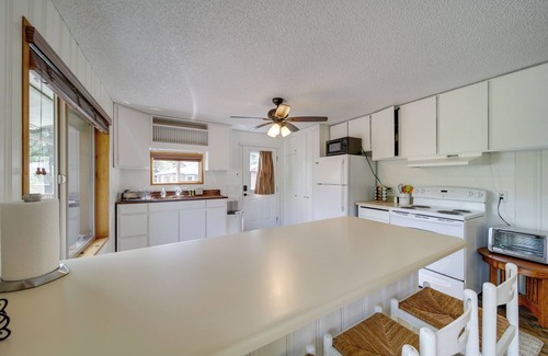 Worley Cabin | Cozy Worley Cabin w/Lake Access + Gas Grill!