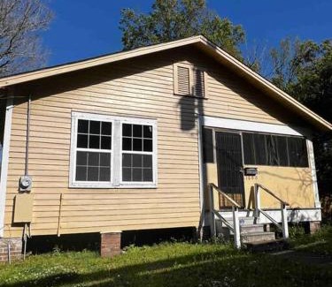 Mid City North House | Cozy Yellow Home near LSU and Downtown