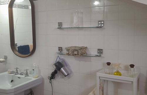 Esmoriz Villa | Cozy Yellow House 10m from the beach