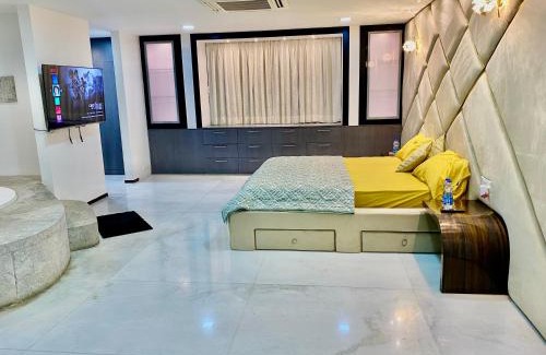 Hyderabad Apartment | Cozycasa By Nattis group 4 BR - Jacuzzi & private garden