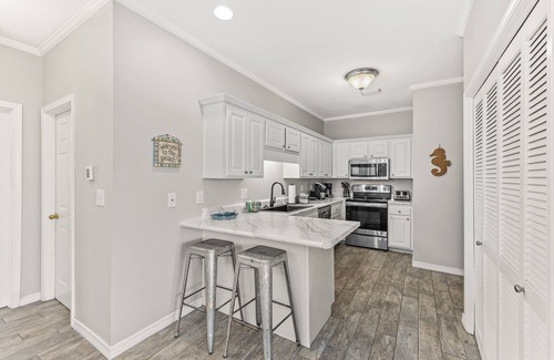 Gulf Shores Condo | CozyCoastalRetreat - Steps2Beach - RoomyEscape