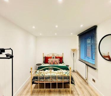 Southwark Apartment | Cozystays Refurbed Modern Apartment Private Garden Free Parking