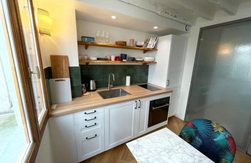 Quartier de Rochechouart Apartment | CozyStudioParis-Montmartre-Opera