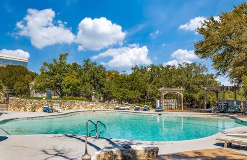 Barton Hills Apartment | Cozysuites 1BR Apartment Skyline Barton Creek 288