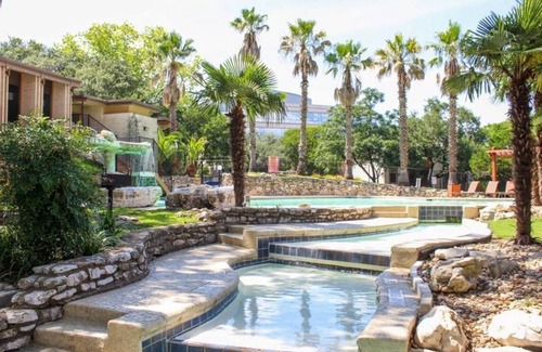 Barton Hills Apartment | Cozysuites 1BR Apartment Skyline Barton Creek 288