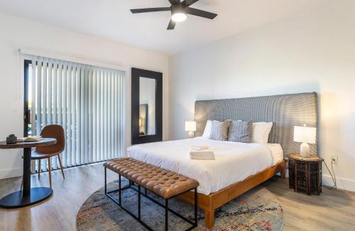 Kierland Apartment | CozySuites at Kierland Commons with pool #16