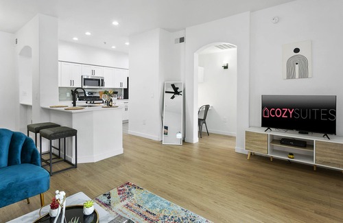 Glendale Sports and Entertainment District Apartment | CozySuites Glendale by the stadium w/pool! 02