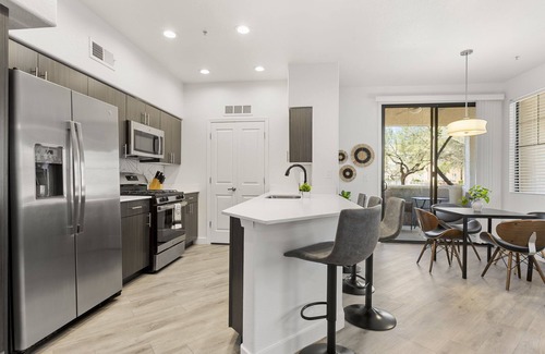 Glendale Sports and Entertainment District Apartment | CozySuites Glendale by the stadium with pool! 17