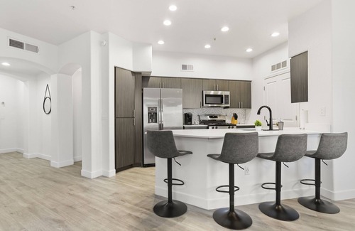 Glendale Sports and Entertainment District Apartment | CozySuites Glendale by the stadium with pool! 17