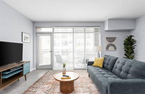 Cole-Noble District Apartment | CozySuites l Modern 1BR, Monument Circle, Indy