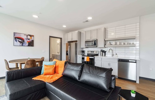 Lockerbie Square Apartment | CozySuites Mass with parking, lounge and roof deck 20