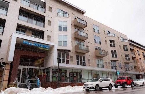 Mill District Apartment | Cozysuites Mill District Pool gym 02
