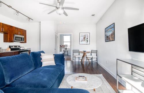 Music Row Apartment | CozySuites Music Row Bold 1BR w free parking