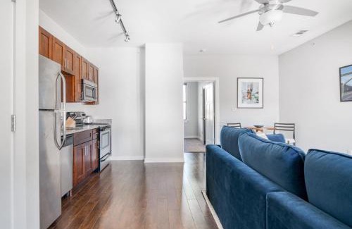 Music Row Apartment | CozySuites Music Row Bold 1BR w free parking