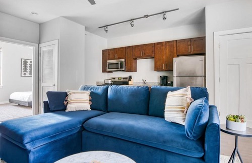 Music Row Apartment | CozySuites Music Row Charming 1BR free parking 49