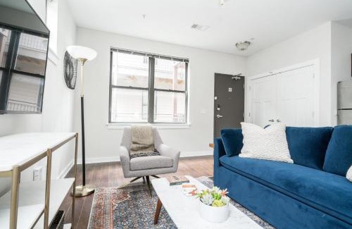 Music Row Apartment | CozySuites Music Row Spacious 1BR with free parking 45