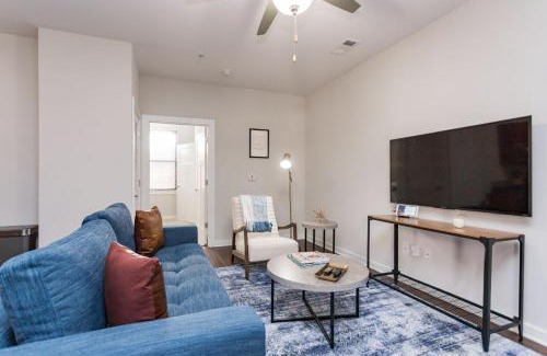 Music Row Apartment | CozySuites Music Row Spacious 1BR with free parking 11