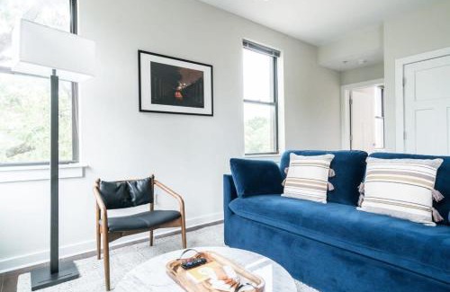 Music Row Apartment | CozySuites Music Row Stunning 2BR -free parking 35
