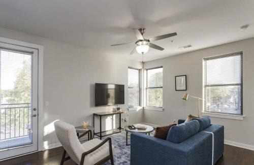 Music Row Apartment | CozySuites Music Row Stylish 2BR free parking 44