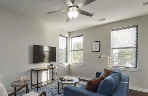 Music Row Apartment | Cozysuites Music Row Stylish 2BR-free parking 14