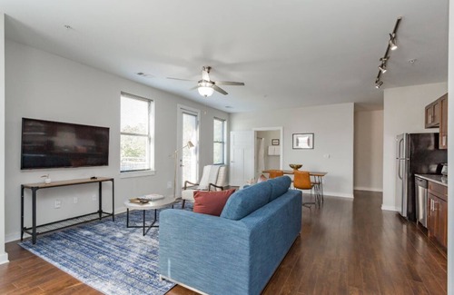Music Row Apartment | CozySuites Music Row Spacious 2BR free parking 10