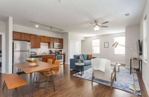 Music Row Apartment | CozySuites Music Row Spacious 2BR free parking 10