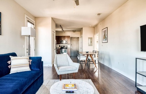 Music Row Apartment | CozySuites Music Row Spacious 2BR with free parking 16