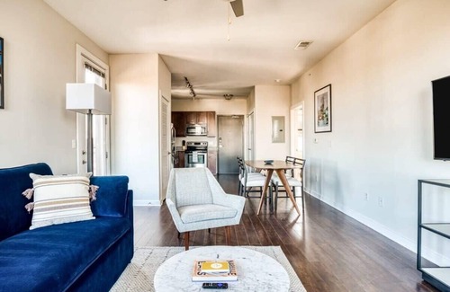 Music Row Apartment | CozySuites Music Row Spacious 2BR with free parking 31
