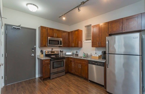Music Row Apartment | Cozysuites Music Row Stylish 2BR-free parking 59
