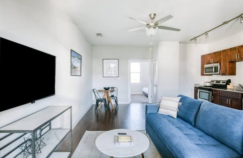 Music Row Apartment | CozySuites Music Row Chic 1BR with free parking! 57