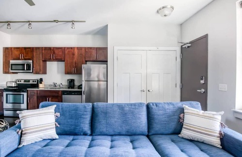 Music Row Apartment | CozySuites Music Row Chic 1BR with free parking! 57