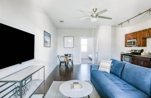 Music Row Apartment | CozySuites Music Row Chic 1BR with free parking! 42