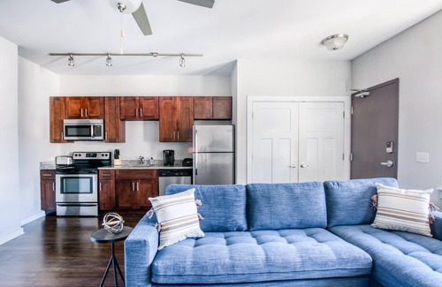 Music Row Apartment | CozySuites Music Row Modern 1BR with free parking! 47