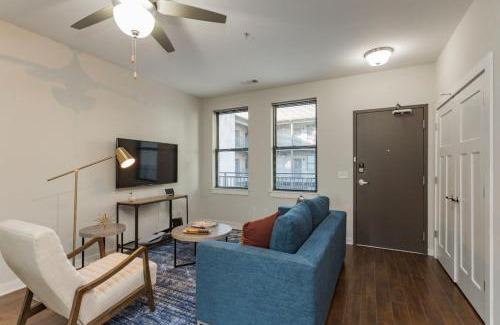 Music Row Apartment | CozySuites MusicRow Alluring 1BR w free parking 58