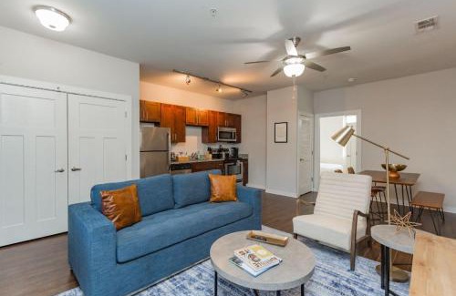 Music Row Apartment | CozySuites MusicRow Alluring 1BR w free parking 58