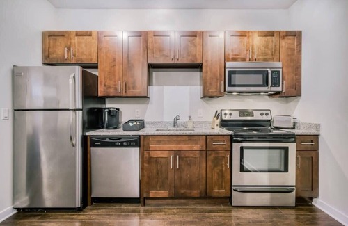 Music Row Apartment | CozySuites MusicRow Classy 1BR with free parking! 24