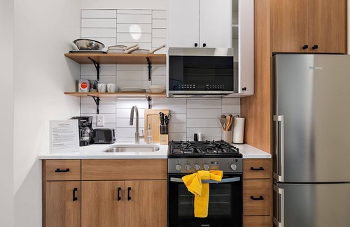 Warehouse District Apartment | CozySuites NLG - Modern studio condo #18