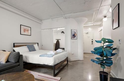 Warehouse District Apartment | CozySuites NLG - Modern studio condo #18