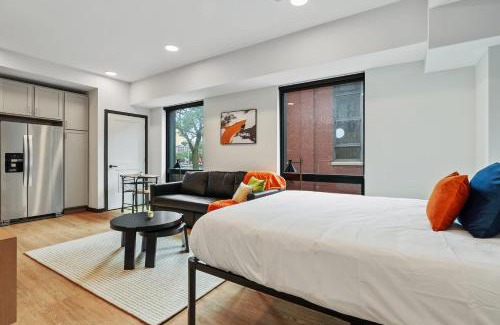 Lockerbie Square Apartment | CozySuites on Mass with garage parking #14