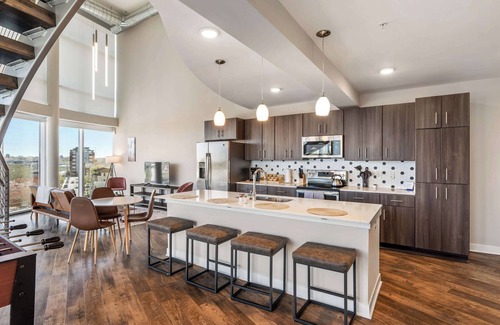 Mile Square Apartment | CozySuites - Penrose On Mass with pool and parking #4