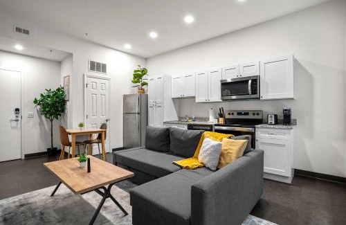 Cultural District Apartment | CozySuites Stunning 1BR in Downtown Pitts #12