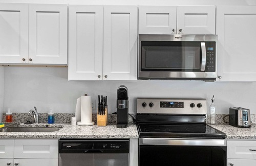 Cultural District Apartment | CozySuites Stunning 1BR in Downtown Pitts #7