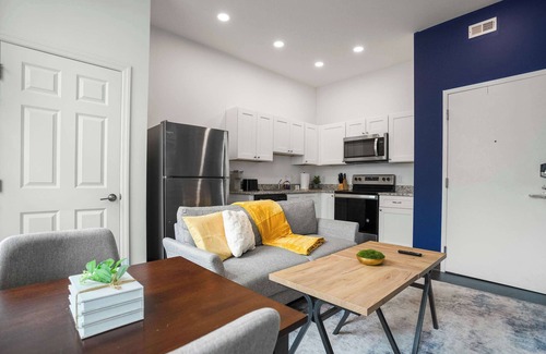 Cultural District Apartment | CozySuites Stunning 1BR in Downtown Pitts #10