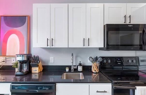 Lower Lawrenceville Apartment | Cozysuites Trendy SDO Lawrenceville