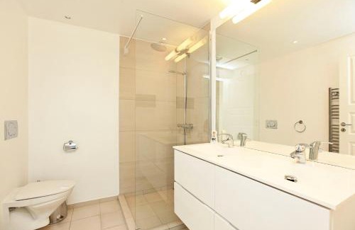 København V Apartment | CPH Lux apartm, 2 FULL BATHROOMS 2th